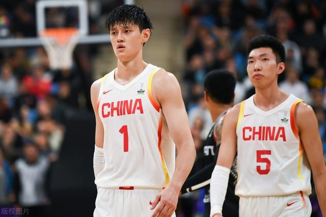 年轻球员崭露头角，CBA比赛沸腾全场