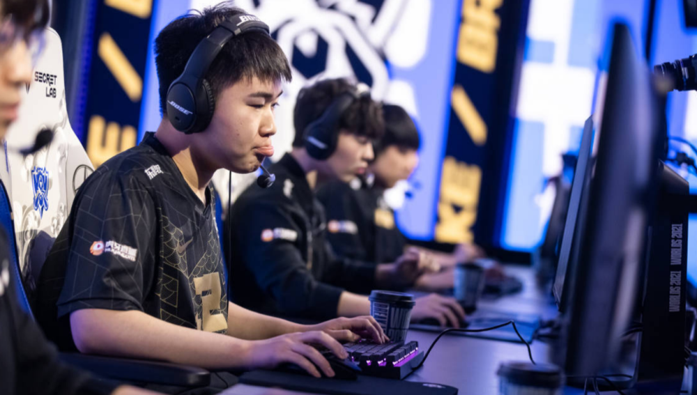 PSG险胜FNC，Deft打出惊人五杀八强赛3:2（洛杉矶）