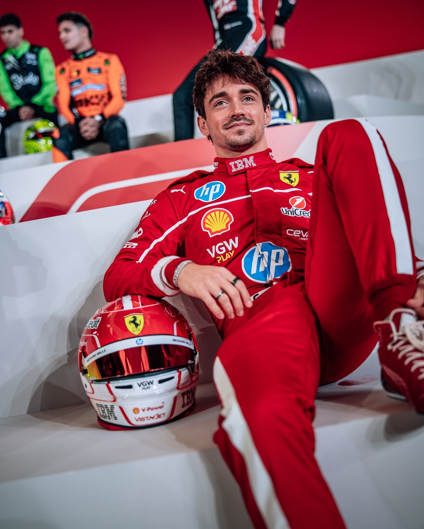 开云体育在线-红牛二队险胜雷诺车队，汉密尔顿刷新纪录