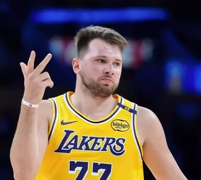 山东队险胜火箭，东契奇状态火热