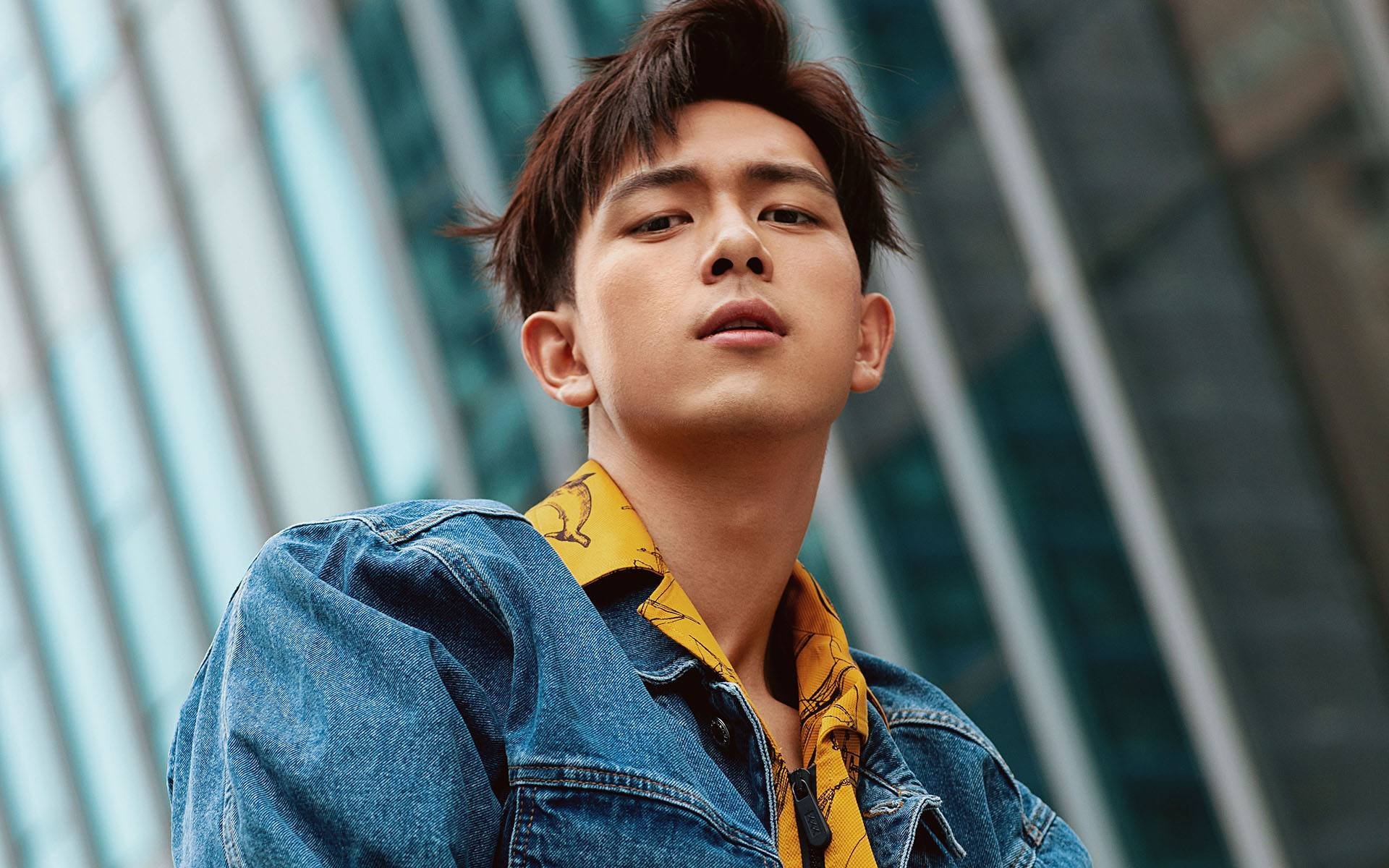 独行侠冲垮勇士,字母哥表现堪称教科书,篮球智慧与力量的交响